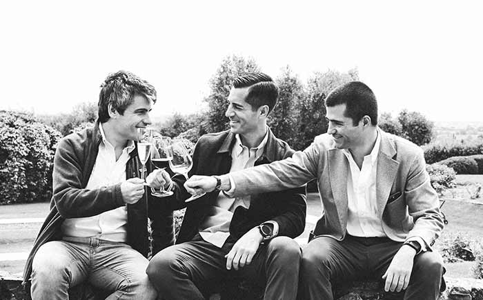 Un sincero brindisi per celebrare una riunione di famiglia.